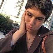 Soy una persona flexible y me adapto totalmente a las necesidades del alumno. Me gustaría dar clases a todo aquél o aquella que le apasione el mundo de la imagen o que tenga curiosidad por este.